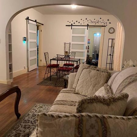 Comfortable 2-Bdrm Spacious Home With Wifi & Patio إنديانابوليس المظهر الخارجي الصورة