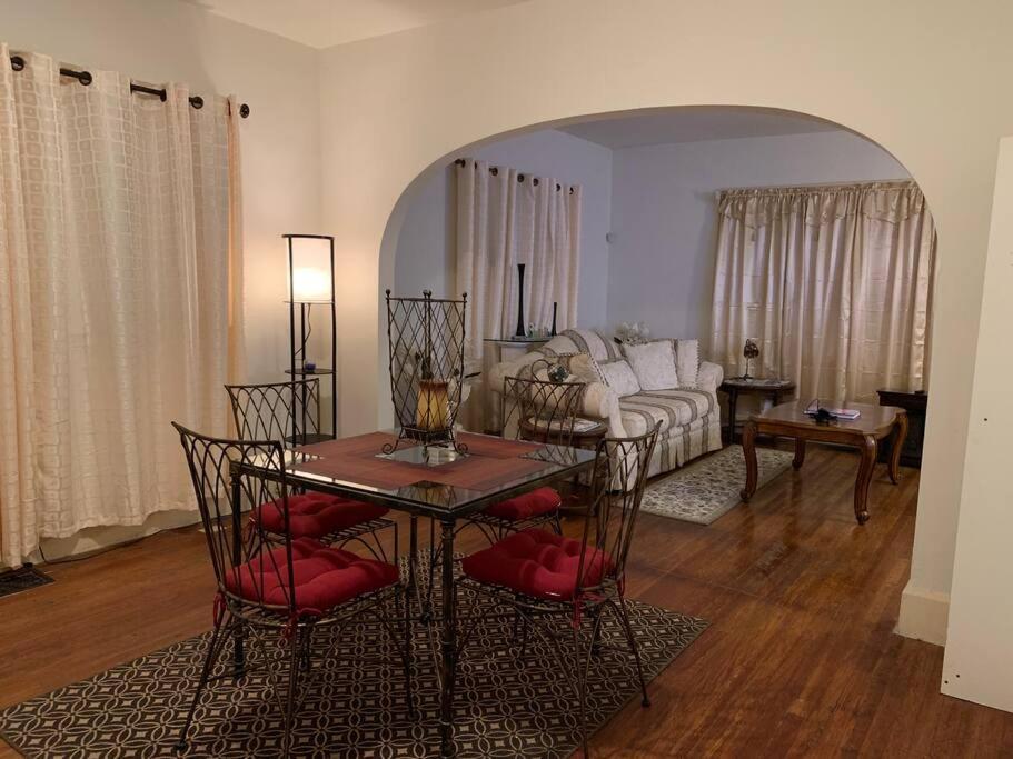 Comfortable 2-Bdrm Spacious Home With Wifi & Patio إنديانابوليس المظهر الخارجي الصورة
