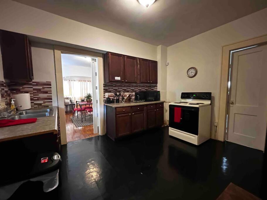 Comfortable 2-Bdrm Spacious Home With Wifi & Patio إنديانابوليس المظهر الخارجي الصورة