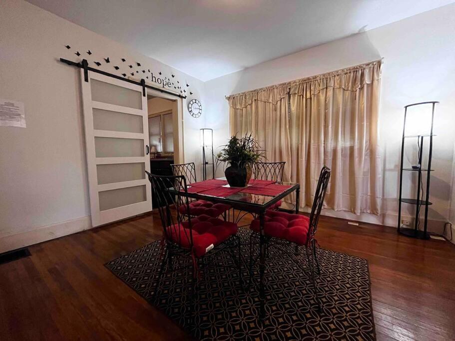 Comfortable 2-Bdrm Spacious Home With Wifi & Patio إنديانابوليس المظهر الخارجي الصورة