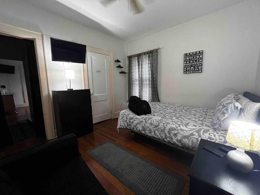 Comfortable 2-Bdrm Spacious Home With Wifi & Patio إنديانابوليس المظهر الخارجي الصورة