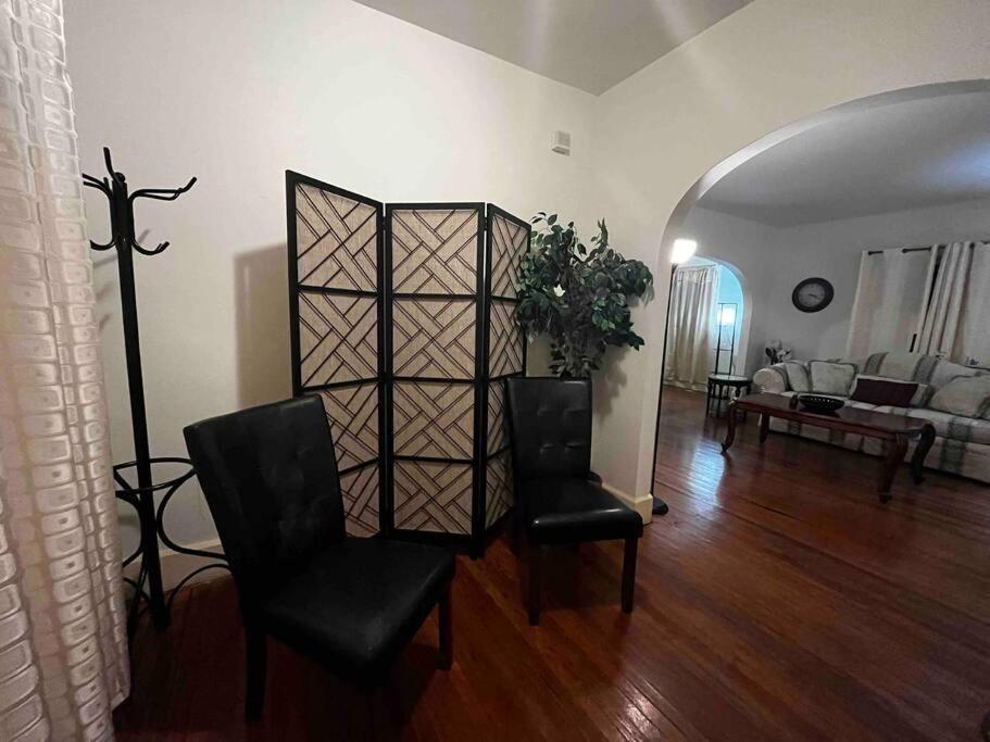 Comfortable 2-Bdrm Spacious Home With Wifi & Patio إنديانابوليس المظهر الخارجي الصورة