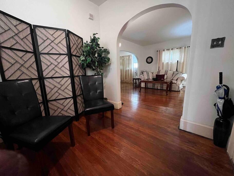 Comfortable 2-Bdrm Spacious Home With Wifi & Patio إنديانابوليس المظهر الخارجي الصورة