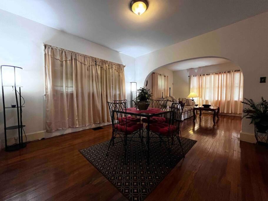 Comfortable 2-Bdrm Spacious Home With Wifi & Patio إنديانابوليس المظهر الخارجي الصورة