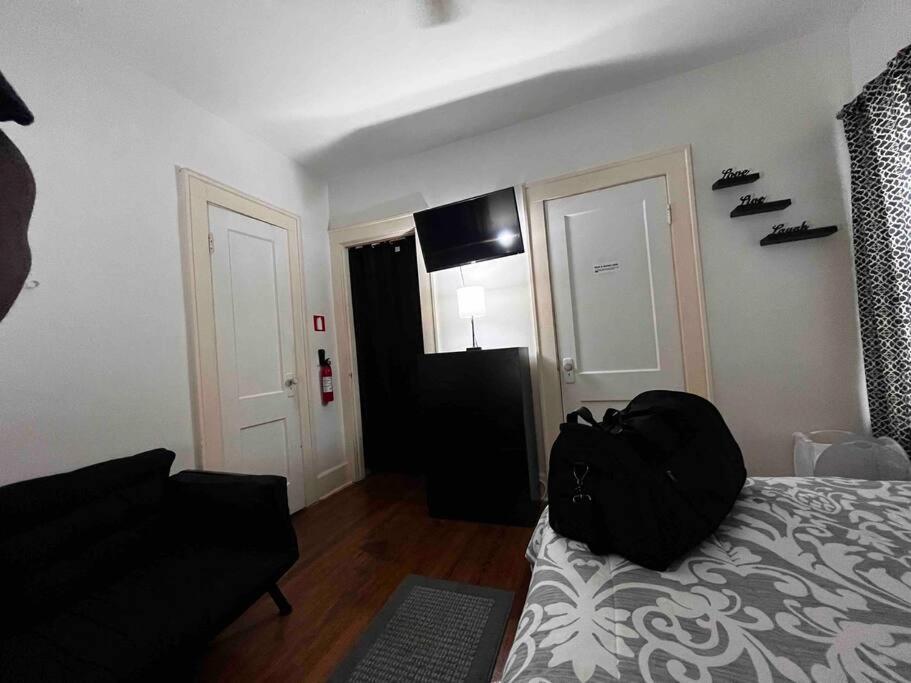 Comfortable 2-Bdrm Spacious Home With Wifi & Patio إنديانابوليس المظهر الخارجي الصورة